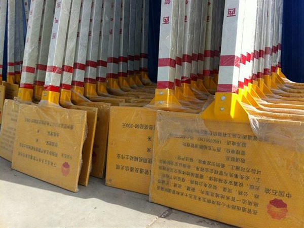 待發(fā)貨中玻璃鋼警示牌